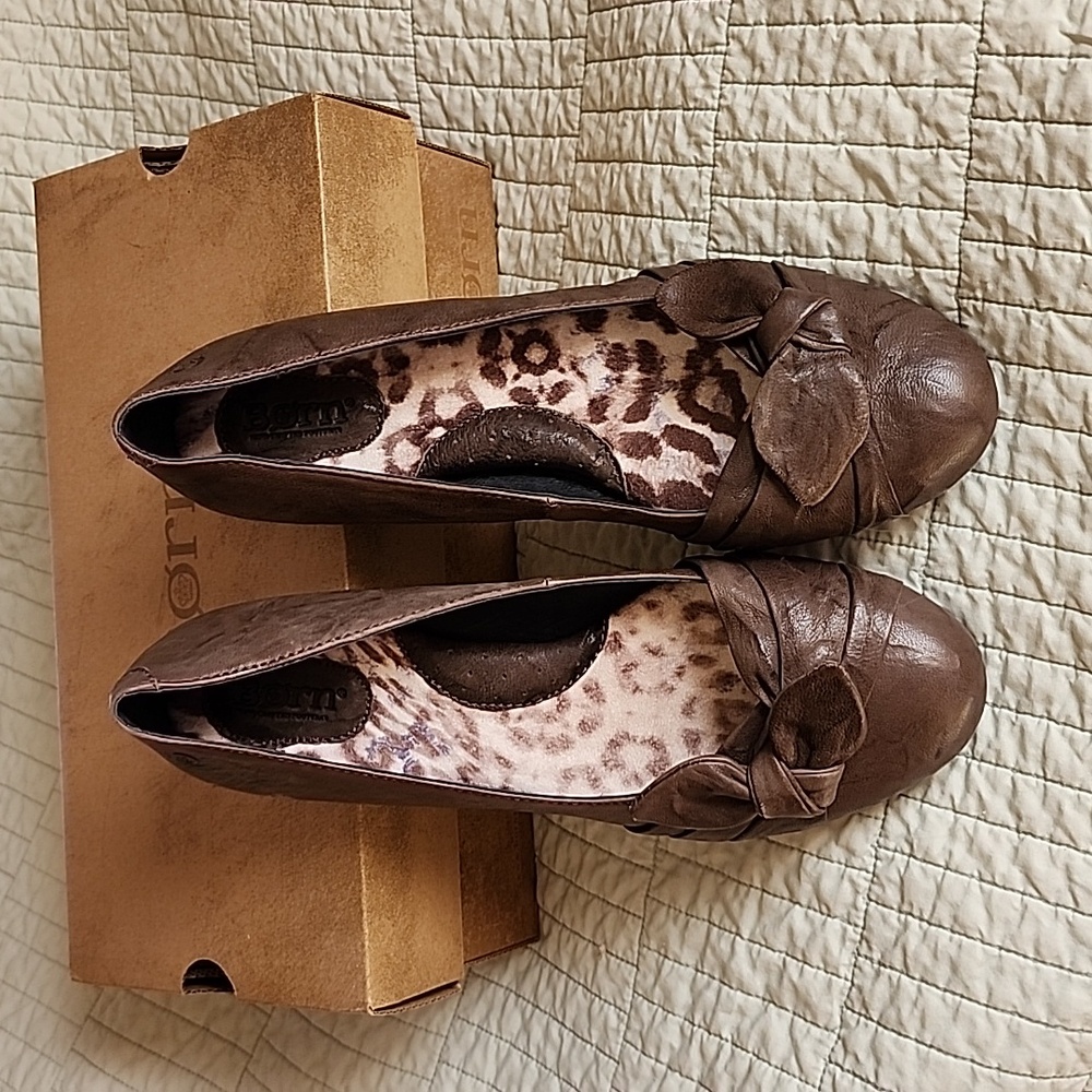 BORN Molly Flats size 9.5 Grey